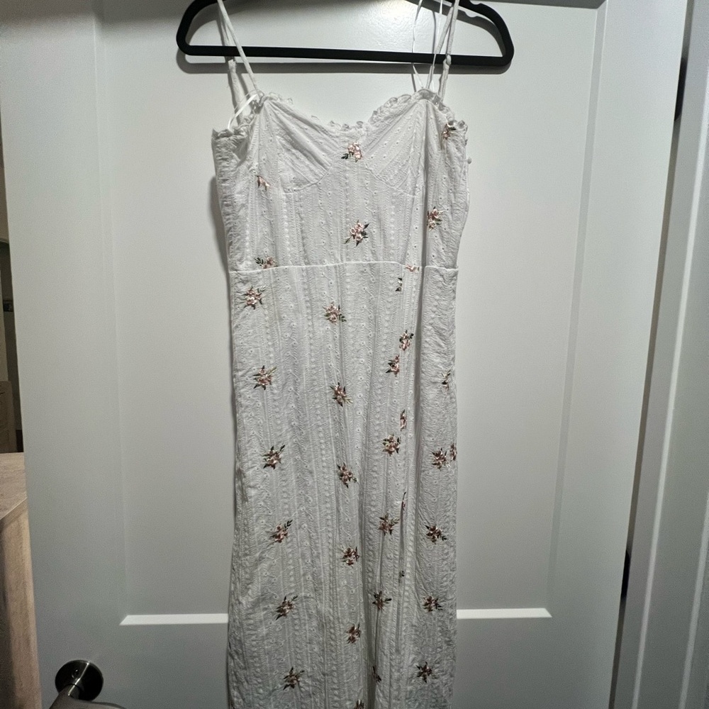 Elegant White Floral Dress